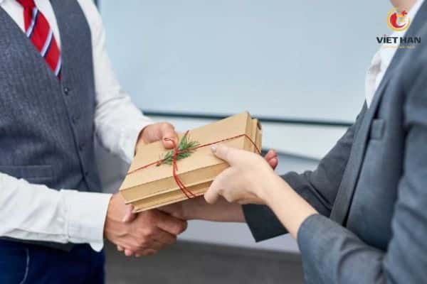 Ý nghĩa của việc tặng quà Tết cho khách hàng